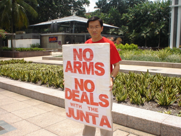 Dr Chee Soon Juan is holding a one-man vigil outside the Istana (the main government offices) to protest Singapore - Myanmar links. 